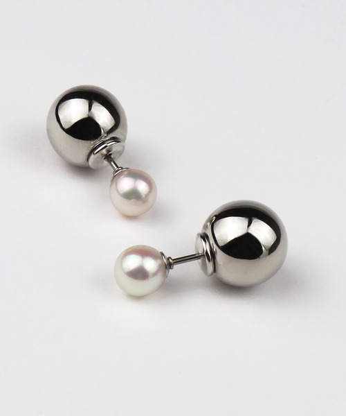 Seashore Uwajima Akoya Pearls(シーショアウワジマアコヤシンジュ)の「メタルピアスキャッチ付 あこや真珠 ピアス(ピアス(両耳用)・レディース・ホワイト×シルバー・ONESIZE)」の5枚目の写真
