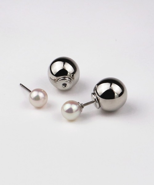 Seashore Uwajima Akoya Pearls(シーショアウワジマアコヤシンジュ)の「メタルピアスキャッチ付 あこや真珠 ピアス(ピアス(両耳用)・レディース・ホワイト×シルバー・ONESIZE)」の6枚目の写真