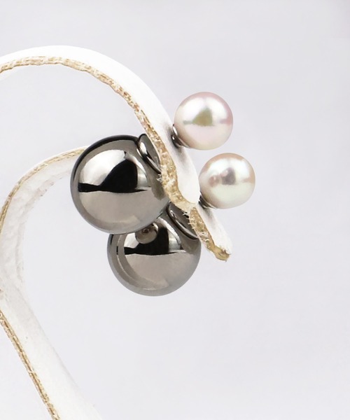 Seashore Uwajima Akoya Pearls(シーショアウワジマアコヤシンジュ)の「メタルピアスキャッチ付 あこや真珠 ピアス(ピアス(両耳用)・レディース・ホワイト×シルバー・ONESIZE)」の11枚目の写真