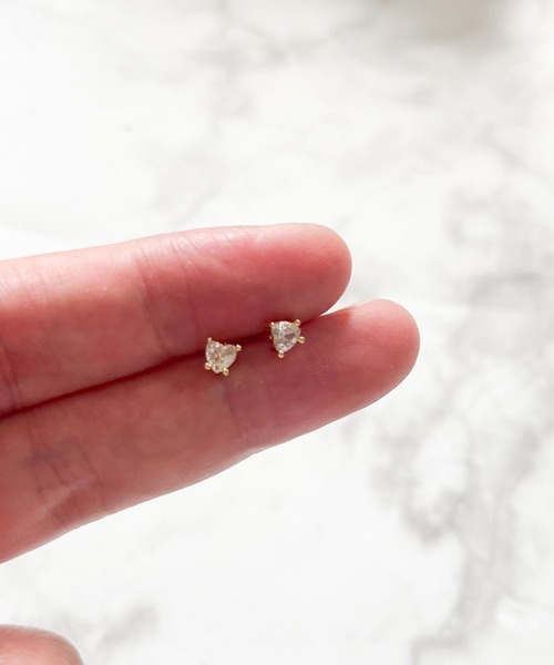 yu-ka(ユーカ)の「YU-KA:ジルコニアミニスタッドピアス Zirconia mini stud earrings(ピアス(両耳用)・レディース・ゴールド・FREE)」の1枚目の写真