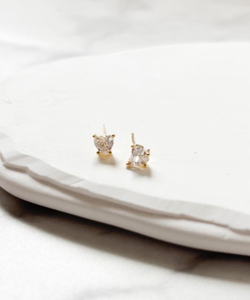 yu-ka(ユーカ)の「YU-KA:ジルコニアミニスタッドピアス Zirconia mini stud earrings(ピアス(両耳用)・レディース・ゴールド・FREE)」の2枚目の写真