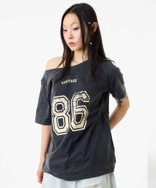 UNKNOWN PLANET（アンノウンプラネット）の「ヴィンテージクラック86オフショルダーオーバーティーシャツブラック（Tシャツ/カットソー・レディース・その他・FREE）」の4枚目の写真