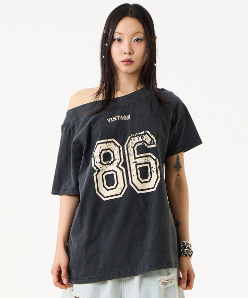 UNKNOWN PLANET（アンノウンプラネット）の「ヴィンテージクラック86オフショルダーオーバーティーシャツブラック（Tシャツ/カットソー・レディース・その他・FREE）」の6枚目の写真