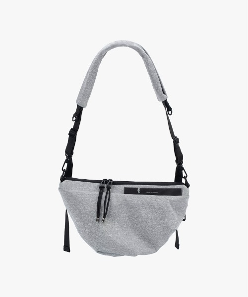 Cote&Ciel（コートエシエル）の「【cote&ciel/コートエシエル】 Orne Woven Concrete Grey（ショルダーバッグ・メンズ・グレー・FREE）」の2枚目の写真
