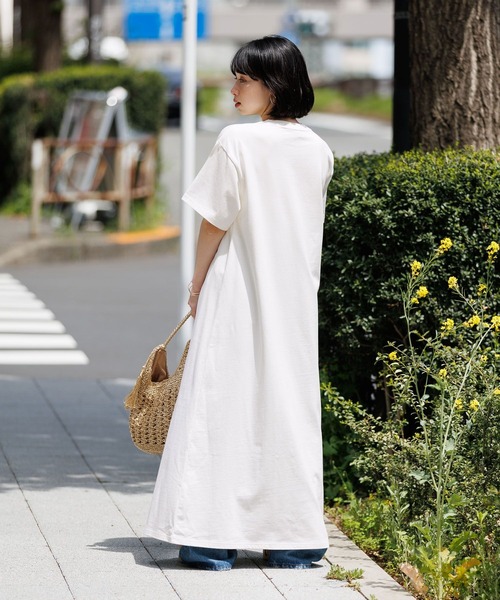 BAYFLOW（ベイフロー）の「［WEB限定]機能性カットTシャツワンピース（ワンピース・レディース・ベージュ/ライトグレー/ブラック/オフホワイト・MEDIUM/SMALL）」の8枚目の写真