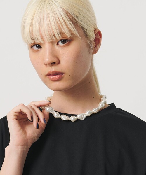 BEAUTY&YOUTH UNITED ARROWS（ビューティーアンドユースユナイテッドアローズ）の「バロックパールモチーフ ネックレス（ネックレス・レディース・オフホワイト・FREE）」の4枚目の写真