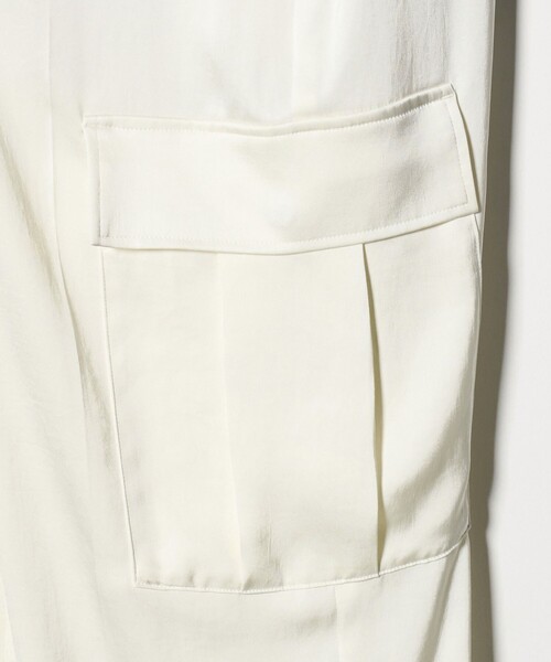 UNITED ARROWS(ユナイテッドアローズ)の「サテン クリーン ポケット パンツ OFF WHITE ‐ウォッシャブル‐(カーゴパンツ・レディース・オフホワイト・36/34/38)」の12枚目の写真