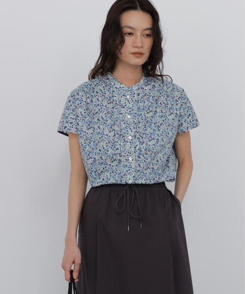 human woman(ヒューマンウーマン)の「◆リバティプリントフレンチブラウス(シャツ/ブラウス・レディース・レッド系その他4/ブルー系その他3・MEDIUM)」の1枚目の写真