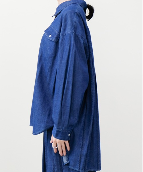 DOLLUPOOPS(ドールアップウップス)の「バックプリーツデニムシャツ(Tシャツ/カットソー・レディース・ネイビー・38)」の8枚目の写真