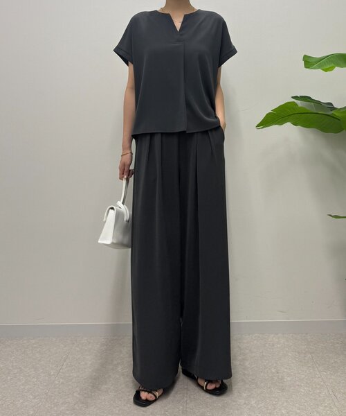 Jena espace merveilleux（ジェナ　エスパスメルヴェイユ）の「スキッパーセットアップ（ワンピース・レディース・ベージュ/チャコールグレー・FREE）」の3枚目の写真