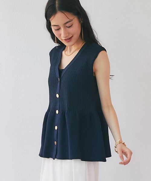La boutique BonBon（ラブティックボンボン）の「【1枚で決まるトレンドペプラム】ペプラムラメノースリニット（ニット/セーター・レディース・ネイビー/サックスブルー/ピンク・FREE）」の4枚目の写真