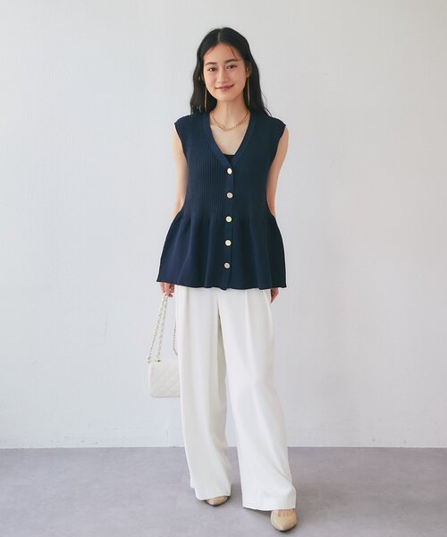 La boutique BonBon（ラブティックボンボン）の「【1枚で決まるトレンドペプラム】ペプラムラメノースリニット（ニット/セーター・レディース・ネイビー/サックスブルー/ピンク・FREE）」の6枚目の写真