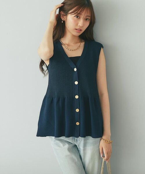 La boutique BonBon（ラブティックボンボン）の「【1枚で決まるトレンドペプラム】ペプラムラメノースリニット（ニット/セーター・レディース・ネイビー/サックスブルー/ピンク・FREE）」の10枚目の写真