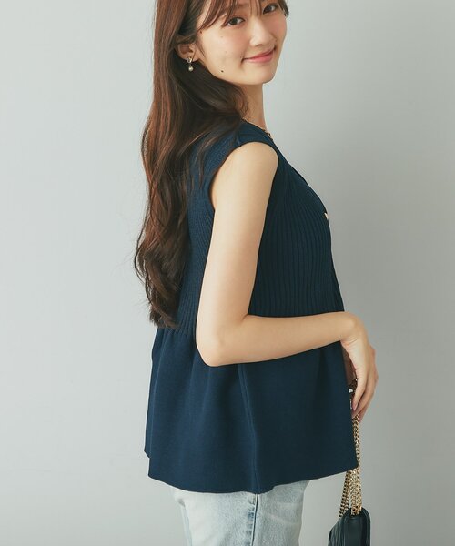 La boutique BonBon（ラブティックボンボン）の「【1枚で決まるトレンドペプラム】ペプラムラメノースリニット（ニット/セーター・レディース・ネイビー/サックスブルー/ピンク・FREE）」の19枚目の写真