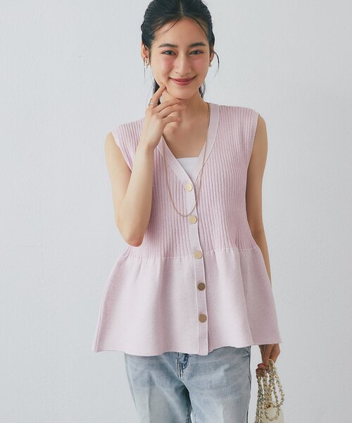 La boutique BonBon（ラブティックボンボン）の「【1枚で決まるトレンドペプラム】ペプラムラメノースリニット（ニット/セーター・レディース・ネイビー/サックスブルー/ピンク・FREE）」の11枚目の写真