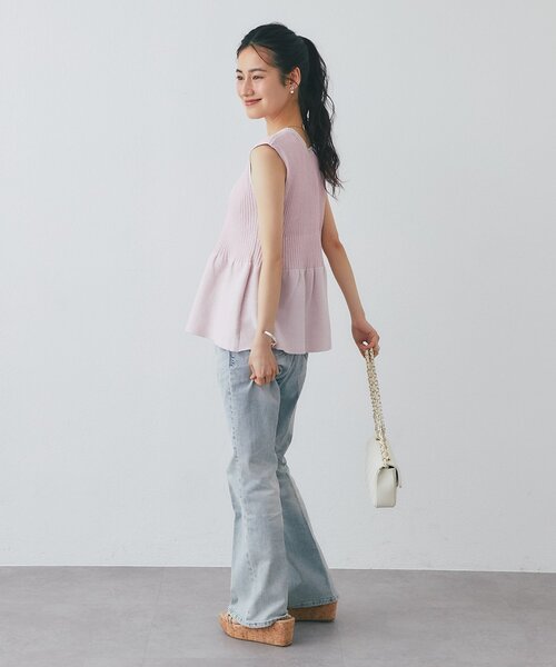 La boutique BonBon（ラブティックボンボン）の「【1枚で決まるトレンドペプラム】ペプラムラメノースリニット（ニット/セーター・レディース・ネイビー/サックスブルー/ピンク・FREE）」の15枚目の写真