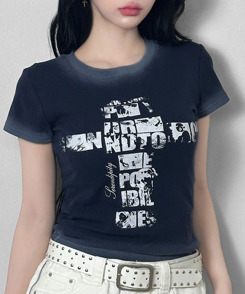 FOLLOWIN(フォロウィン)の「4color/クロスロゴヴィンテージライクTシャツ(Tシャツ/カットソー・レディース・グレー/ブラック/ホワイト/ブルー・FREE)」の4枚目の写真