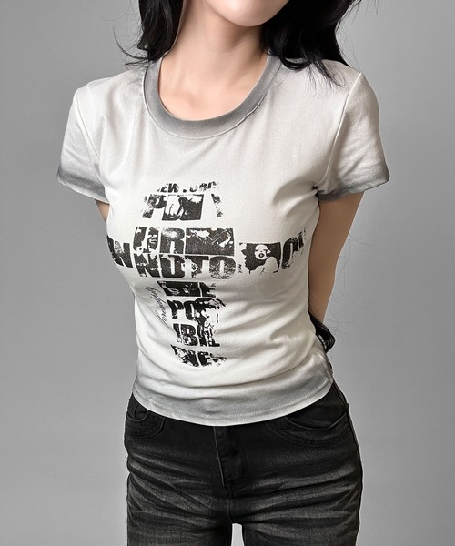FOLLOWIN(フォロウィン)の「4color/クロスロゴヴィンテージライクTシャツ(Tシャツ/カットソー・レディース・グレー/ブラック/ホワイト/ブルー・FREE)」の5枚目の写真