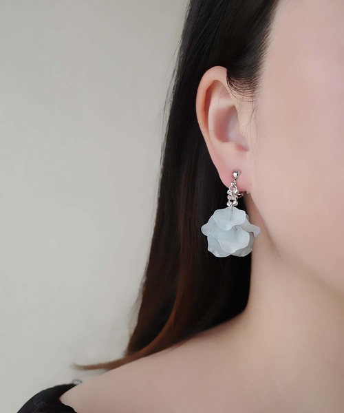 CERCA(チェルカ)の「jolie minette/ボリューム フリル キラキラ シルバーイヤリング/アレルギー対応(イヤリング・レディース・アクア/パープル/グリーン/ブラック・FREE)」の10枚目の写真