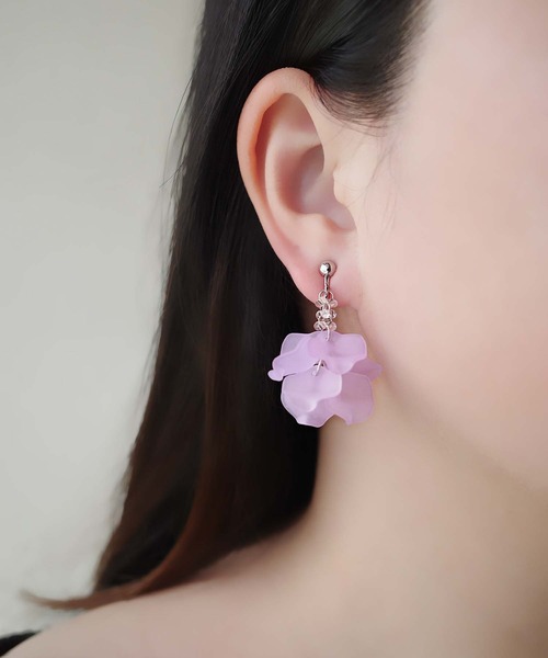 CERCA(チェルカ)の「jolie minette/ボリューム フリル キラキラ シルバーイヤリング/アレルギー対応(イヤリング・レディース・アクア/パープル/グリーン/ブラック・FREE)」の12枚目の写真