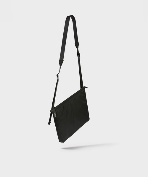 ESTNATION（エストネーション）の「Urth / Utility Sacoche Bag（トートバッグ・メンズ・ブラック・FREE）」の3枚目の写真