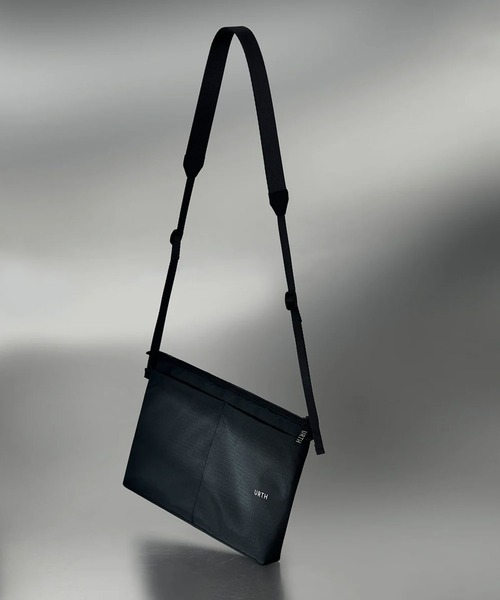 ESTNATION（エストネーション）の「Urth / Utility Sacoche Bag（トートバッグ・メンズ・ブラック・FREE）」の5枚目の写真