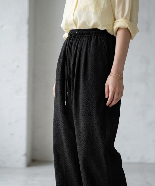 STYLE DELI(スタイルデリ)の「【BLK001】シアーサッカーイージーパンツ(スラックス・レディース・ブラック・FREE)」の4枚目の写真
