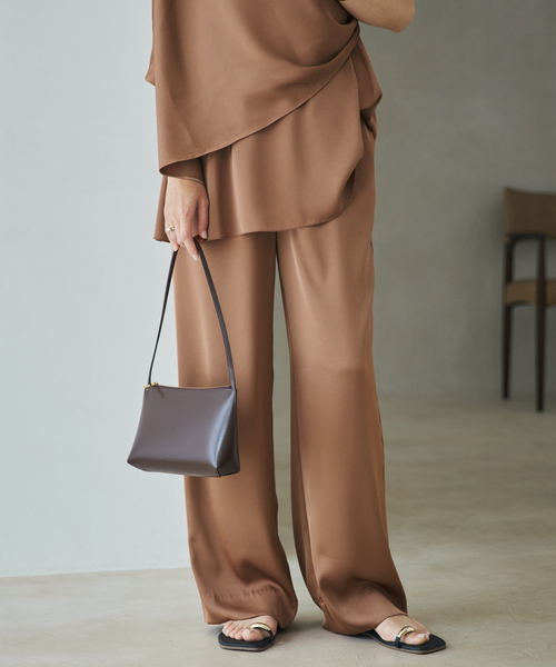 plage(プラージュ)の「dull satin straight パンツ(その他パンツ・レディース・タン/チャコールグレー/ブラック・34/38/36/32)」の3枚目の写真