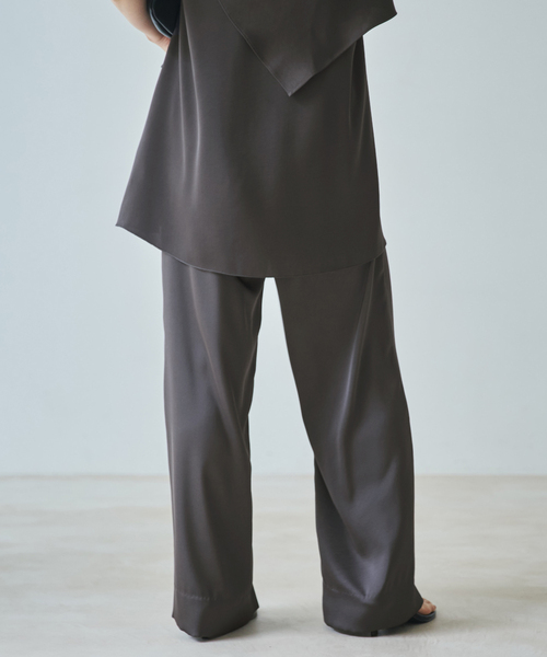 plage(プラージュ)の「dull satin straight パンツ(その他パンツ・レディース・タン/チャコールグレー/ブラック・34/38/36/32)」の22枚目の写真
