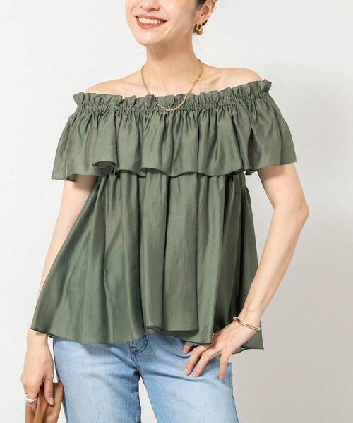 NOLLEY’S Sophi(ノーリーズソフィ)の「《セットアップ対応》【BECシリーズ】ウォッシャブルシアーローンオフショルブラウス(シャツ/ブラウス・レディース・オリーブ/ライトブルー/ブラック・38)」の2枚目の写真