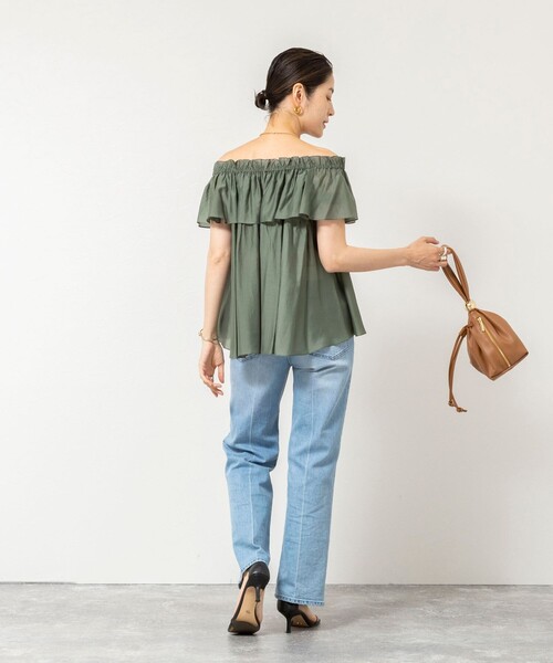 NOLLEY’S Sophi(ノーリーズソフィ)の「《セットアップ対応》【BECシリーズ】ウォッシャブルシアーローンオフショルブラウス(シャツ/ブラウス・レディース・オリーブ/ライトブルー/ブラック・38)」の5枚目の写真