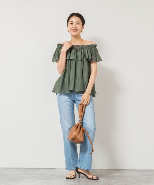 NOLLEY’S Sophi(ノーリーズソフィ)の「《セットアップ対応》【BECシリーズ】ウォッシャブルシアーローンオフショルブラウス(シャツ/ブラウス・レディース・オリーブ/ライトブルー/ブラック・38)」の7枚目の写真