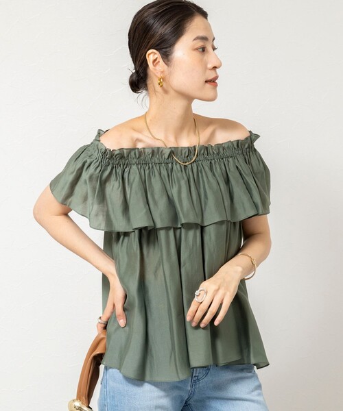 NOLLEY’S Sophi(ノーリーズソフィ)の「《セットアップ対応》【BECシリーズ】ウォッシャブルシアーローンオフショルブラウス(シャツ/ブラウス・レディース・オリーブ/ライトブルー/ブラック・38)」の9枚目の写真