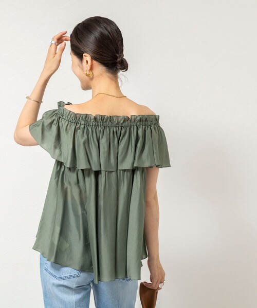 NOLLEY’S Sophi(ノーリーズソフィ)の「《セットアップ対応》【BECシリーズ】ウォッシャブルシアーローンオフショルブラウス(シャツ/ブラウス・レディース・オリーブ/ライトブルー/ブラック・38)」の10枚目の写真