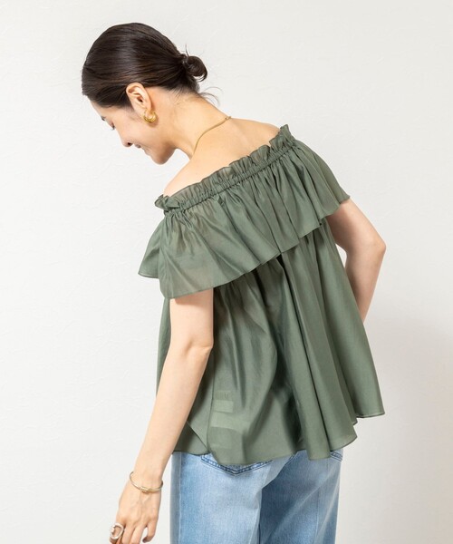 NOLLEY’S Sophi(ノーリーズソフィ)の「《セットアップ対応》【BECシリーズ】ウォッシャブルシアーローンオフショルブラウス(シャツ/ブラウス・レディース・オリーブ/ライトブルー/ブラック・38)」の11枚目の写真