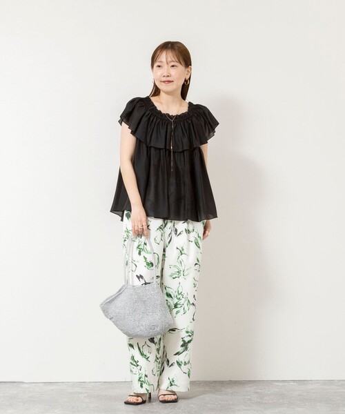 NOLLEY’S Sophi(ノーリーズソフィ)の「《セットアップ対応》【BECシリーズ】ウォッシャブルシアーローンオフショルブラウス(シャツ/ブラウス・レディース・オリーブ/ライトブルー/ブラック・38)」の14枚目の写真