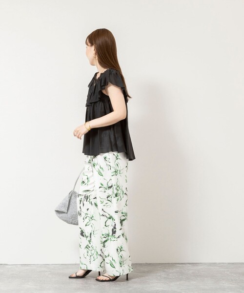 NOLLEY’S Sophi(ノーリーズソフィ)の「《セットアップ対応》【BECシリーズ】ウォッシャブルシアーローンオフショルブラウス(シャツ/ブラウス・レディース・オリーブ/ライトブルー/ブラック・38)」の16枚目の写真