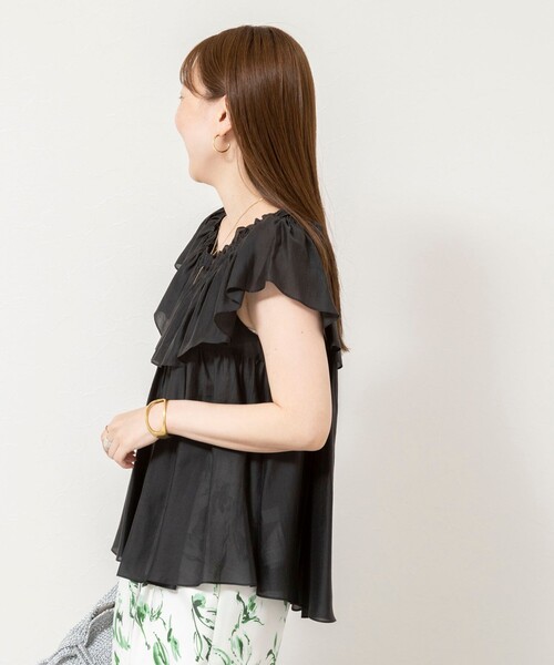 NOLLEY’S Sophi(ノーリーズソフィ)の「《セットアップ対応》【BECシリーズ】ウォッシャブルシアーローンオフショルブラウス(シャツ/ブラウス・レディース・オリーブ/ライトブルー/ブラック・38)」の20枚目の写真