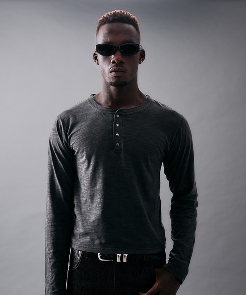 ANDER HUNK(アンダーハンク)の「Pigment Slav Henry neck LS/ピグメントスラブヘンリーネックロングスリーブ(Tシャツ/カットソー・メンズ・ライトグレー/ブラック・SMALL/MEDIUM)」の3枚目の写真