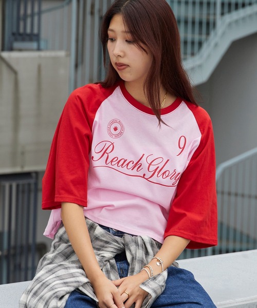 Chick(チック)の「Printed Design Raglan-Sleeve Cropped T-Shirt / プリントデザイン ラグランスリーブ クロップド丈Tシャツ スポーティ 韓国 2026年 夏 夏服 レディース(Tシャツ/カットソー・レディース・ブラック/ネイビー/レッド・FREE)」の3枚目の写真