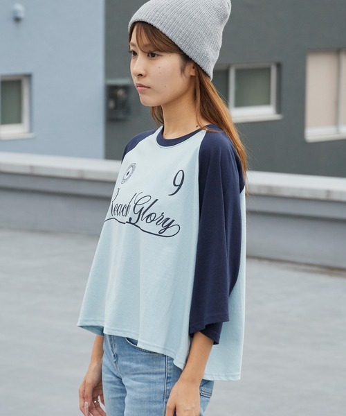 Chick(チック)の「Printed Design Raglan-Sleeve Cropped T-Shirt / プリントデザイン ラグランスリーブ クロップド丈Tシャツ スポーティ 韓国 2026年 夏 夏服 レディース(Tシャツ/カットソー・レディース・ブラック/ネイビー/レッド・FREE)」の5枚目の写真