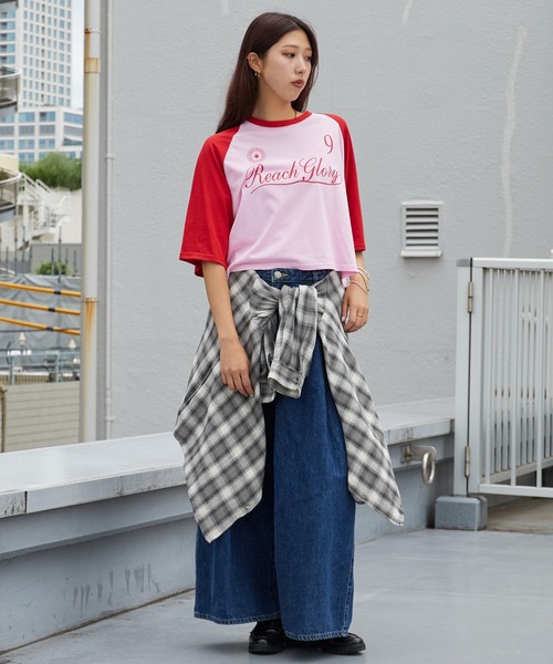 Chick(チック)の「Printed Design Raglan-Sleeve Cropped T-Shirt / プリントデザイン ラグランスリーブ クロップド丈Tシャツ スポーティ 韓国 2026年 夏 夏服 レディース(Tシャツ/カットソー・レディース・ブラック/ネイビー/レッド・FREE)」の10枚目の写真