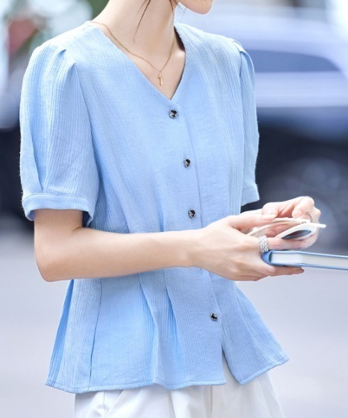 AMAJI(アマジ)の「ジャガード Vネック ウエストマークシャツ(シャツ/ブラウス・レディース・ライトブルー・MEDIUM/LARGE/X-LARGE)」の2枚目の写真