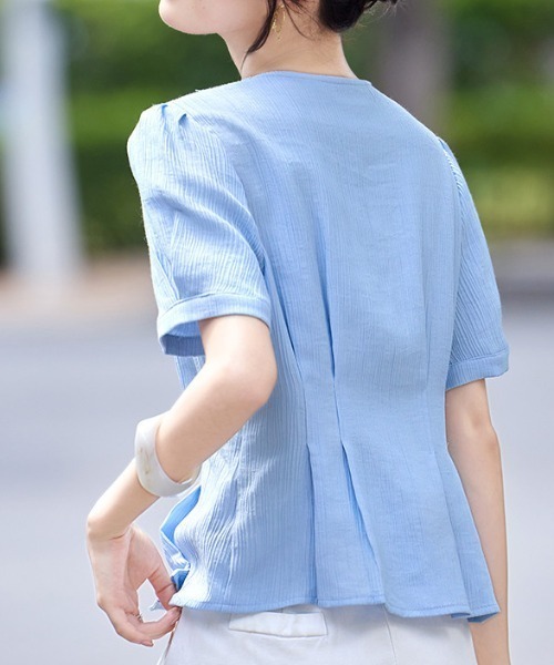 AMAJI(アマジ)の「ジャガード Vネック ウエストマークシャツ(シャツ/ブラウス・レディース・ライトブルー・MEDIUM/LARGE/X-LARGE)」の4枚目の写真