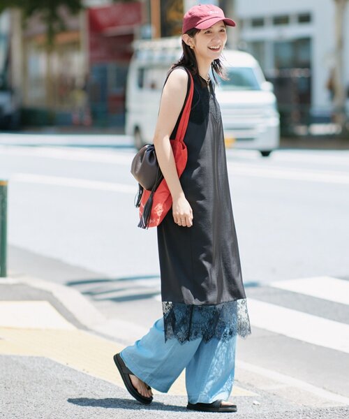 RIVE DROITE(リヴドロワ)の「予約【手洗い可/長さ調整可/トレンド感◎】レーストリムキャミワンピース(ワンピース・レディース・ブラック/ブラウン/オフホワイト・FREE)」の2枚目の写真