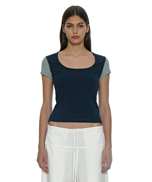 PARTIMENTO WOMEN(パルティメントウィメン)の「カットアウトスcoopネックショートスリーブTシャツ_ネイビー(Tシャツ/カットソー・レディース・ネイビー・MEDIUM/SMALL)」の1枚目の写真