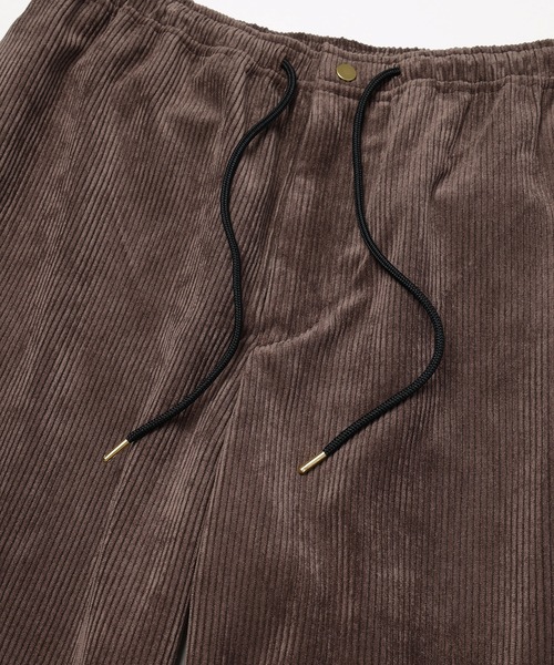 CULLNI(クルニ)の「Wide Wale Corduroy Drawstring Wide Pants(スラックス・メンズ・ブラウン/ブラック/ブルー・1/2)」の11枚目の写真