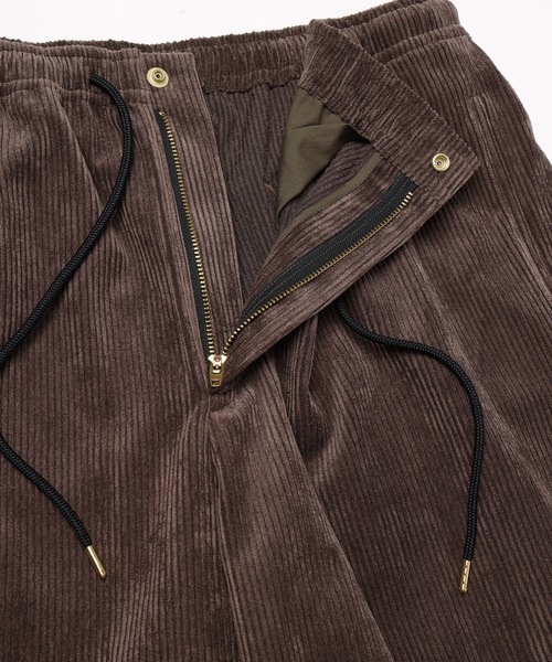 CULLNI(クルニ)の「Wide Wale Corduroy Drawstring Wide Pants(スラックス・メンズ・ブラウン/ブラック/ブルー・1/2)」の12枚目の写真