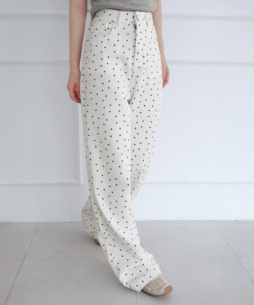 by muni:r(バイ ムニール)の「フラワードット ストレートデニムパンツ/2026 AW COLLECTION(その他パンツ・レディース・ホワイト・MEDIUM/SMALL)」の5枚目の写真