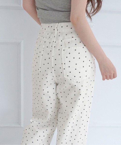 by muni:r(バイ ムニール)の「フラワードット ストレートデニムパンツ/2026 AW COLLECTION(その他パンツ・レディース・ホワイト・MEDIUM/SMALL)」の6枚目の写真
